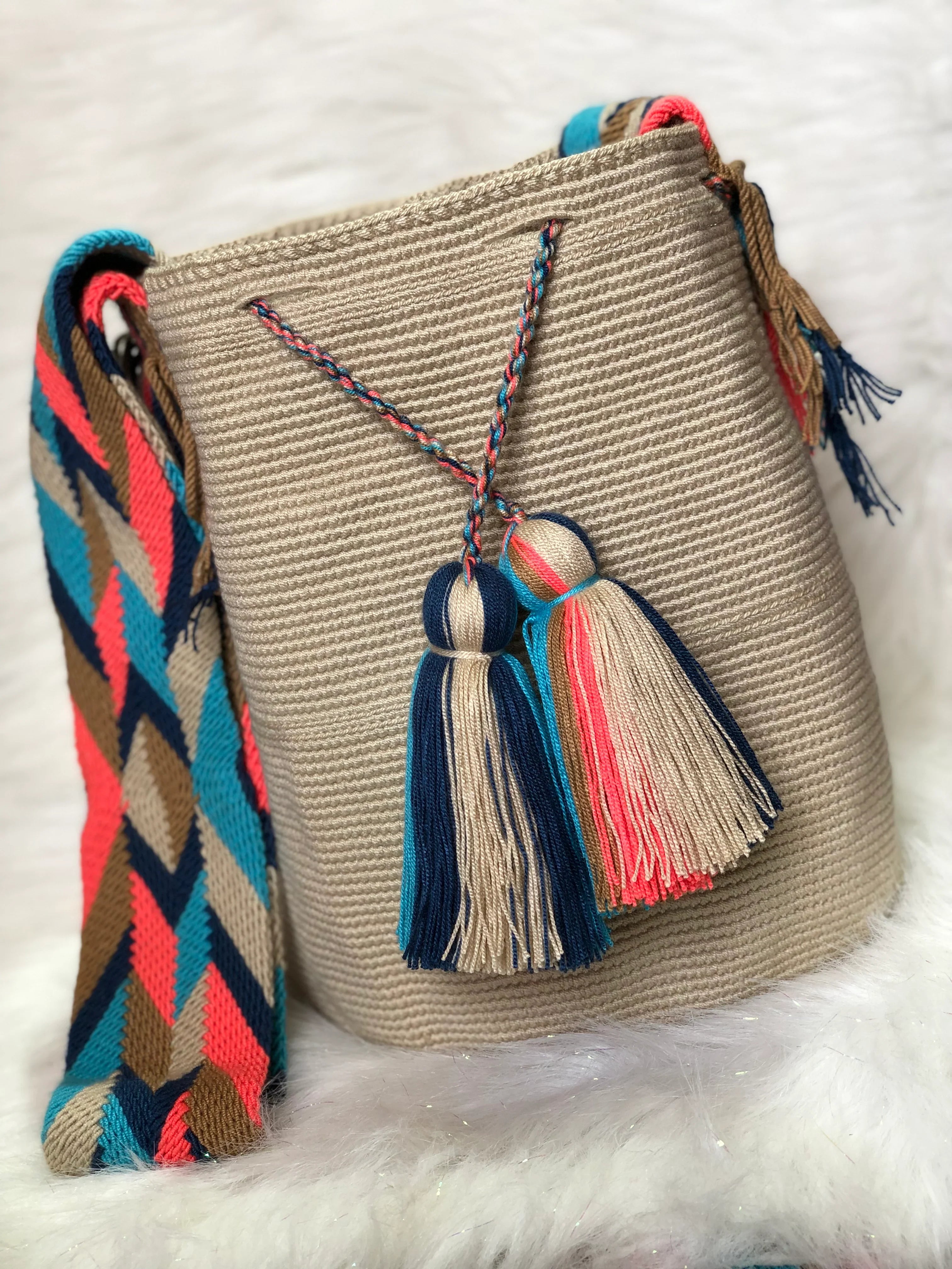 Wayuú Unicolor Grande Tradicional 29 x 29